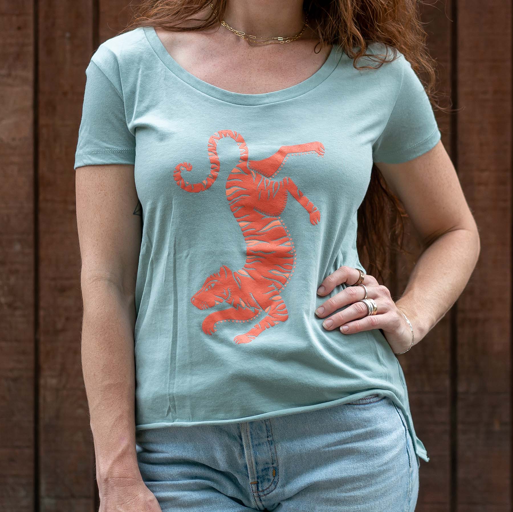 Tiger Scoop T-shirt | Lichen - Ketsol