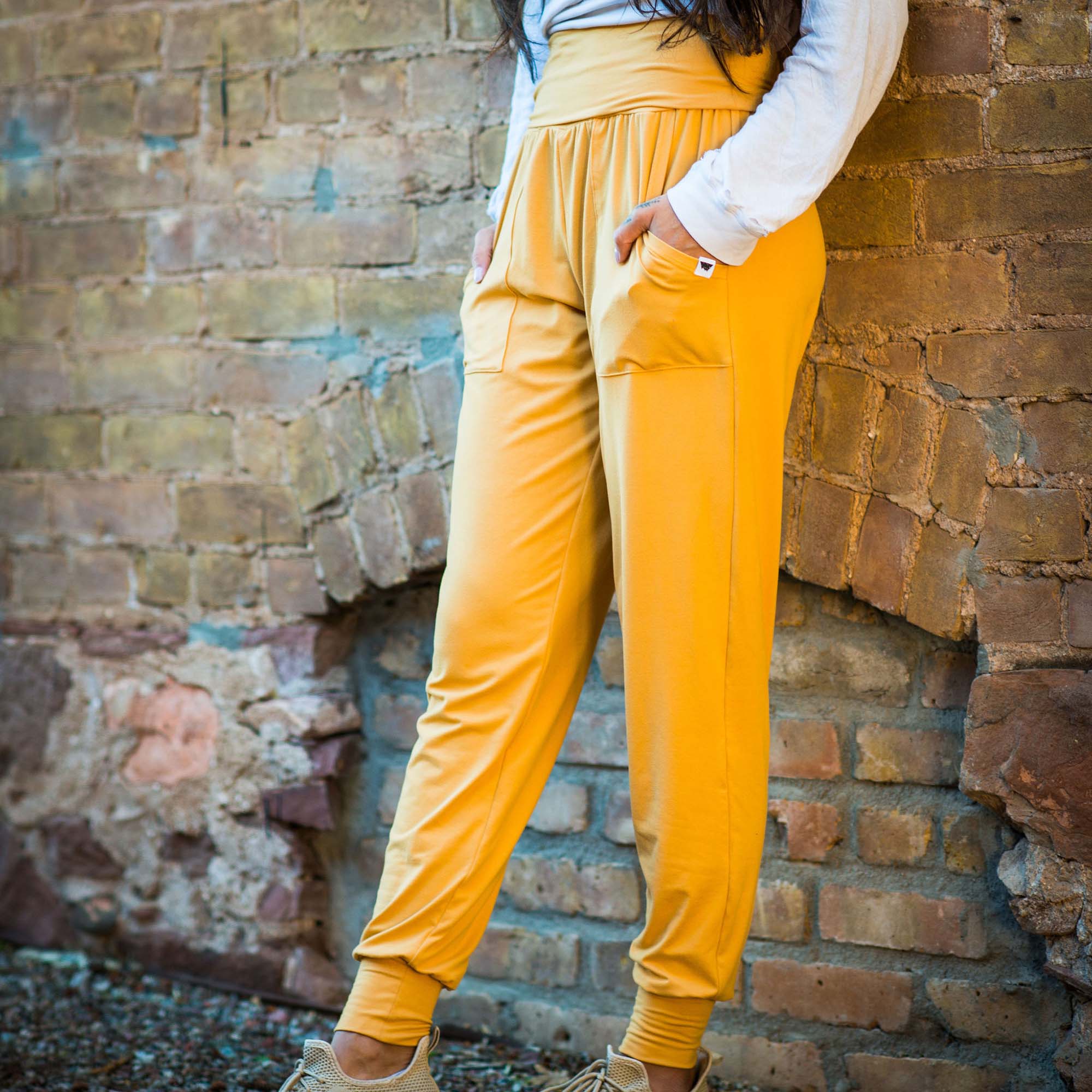 19 Jogger Pants Outfits, How to Style Joggers for Women
